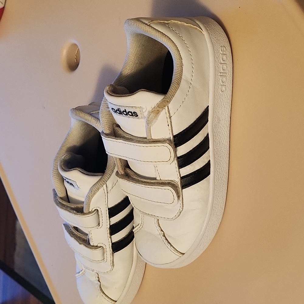 Addias - Picture 4 of 4